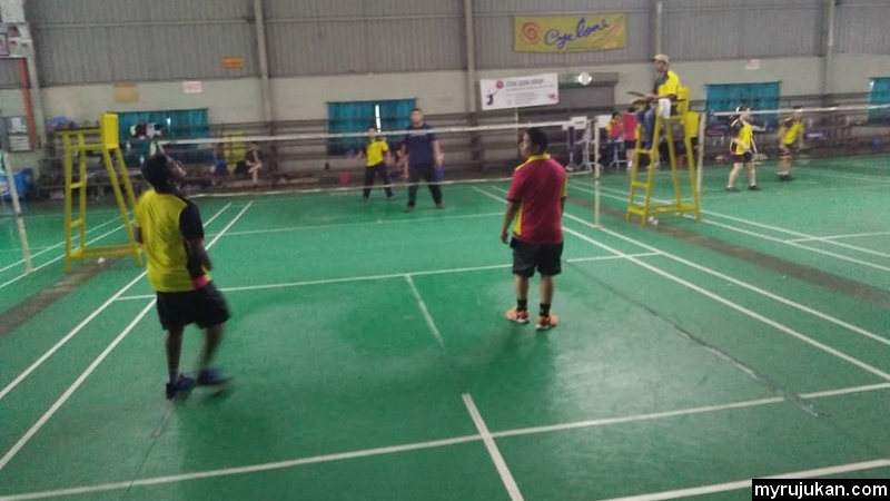 Training Di TCH Badminton Court Untuk Bermain Badminton