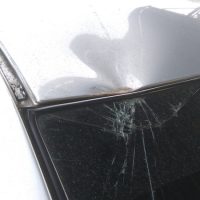 Cermin depan retak dihempap tiang untuk kereta Perodua Myvi